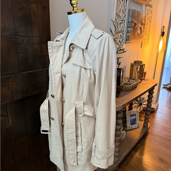 Calvin Klein Beige Double-Breasted Trench Coat - Picture 2 of 6